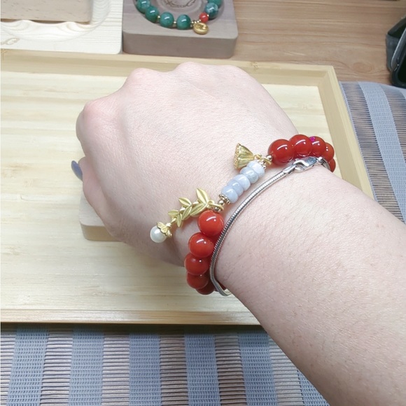 Natural red agent bracelet with Jade beads 8mm beads. FEDEX DELIVERY AVAILABLE - Picture 2 of 3